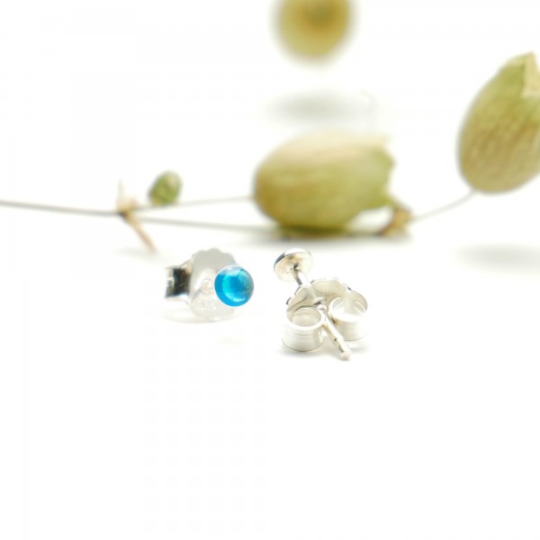 Minimalistische kleine Sterling Silber Ohrringe mit Azurblaues Harz NIJI 17,00 €