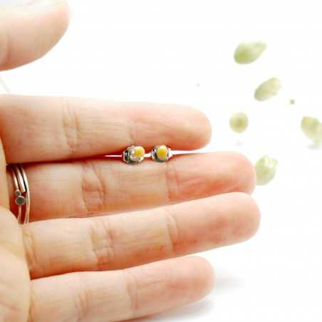 copy of Sterling silver minimalist earrings with pearly golden yellow resin NIJI 17,00 €
