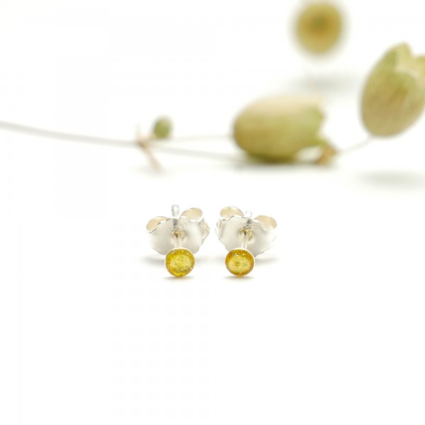 Sterling silver minimalist earrings with glitter yellow resin NIJI 17,00 €