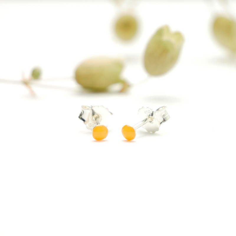 Sterling silver minimalist earrings with fluorescent orange resin NIJI 17,00 €