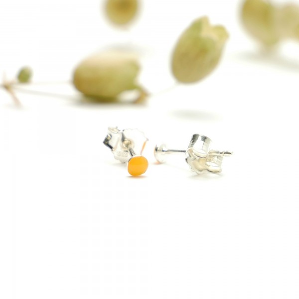 Minimalistische kleine Sterling Silber Ohrringe mit fluoreszierendes Oranges Harz NIJI 17,00 €