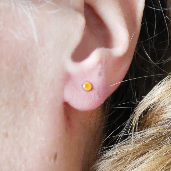 Sterling silver minimalist earrings with fluorescent orange resin NIJI 17,00 €