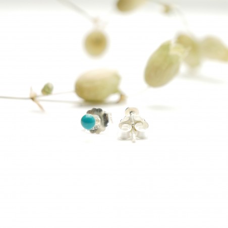 Sterling silver minimalist earrings with turquoise resin NIJI 17,00 €