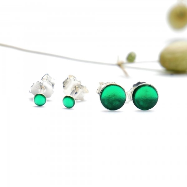 Boucles d'oreilles puces en argent massif 925/1000 et résine vert émeraude collection Niji NIJI 17,00 €