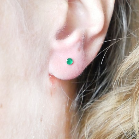 Sterling silver minimalist earrings with Emerald green resin NIJI 17,00 €