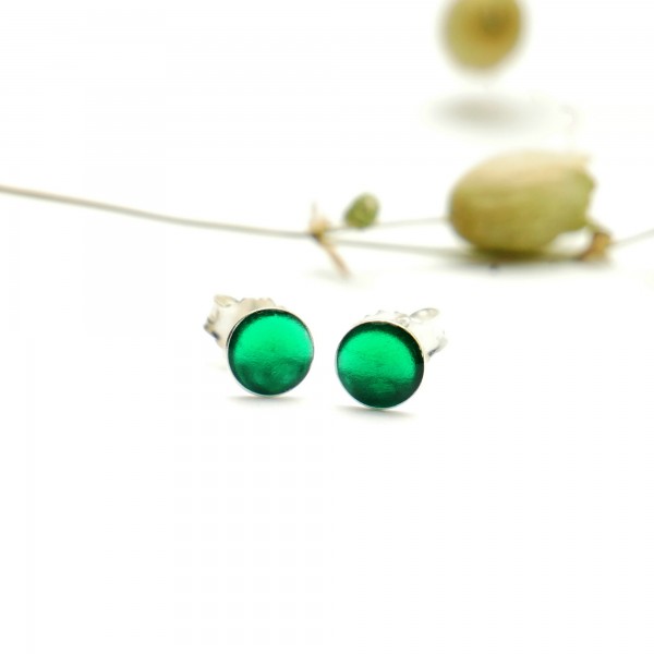 Boucles d'oreilles puces en argent massif 925/1000 et résine vert émeraude collection Niji NIJI 25,00 €