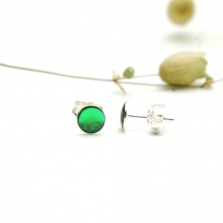 Boucles d'oreilles puces en argent massif 925/1000 et résine vert émeraude collection Niji NIJI 25,00 €