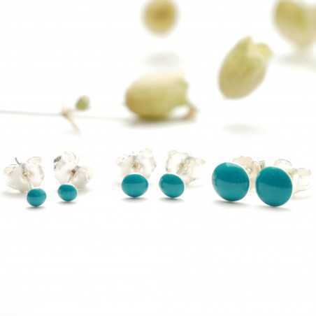 Sterling silver minimalist earrings with turquoise resin NIJI 21,00 €