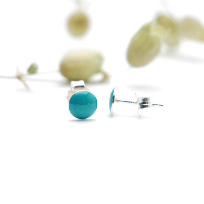 Sterling silver minimalist earrings with turquoise resin NIJI 25,00 € Sterling silver minimalist earrings with turquoise resin NIJI 25,00 €