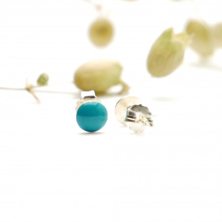 Sterling silver minimalist earrings with turquoise resin NIJI 25,00 €