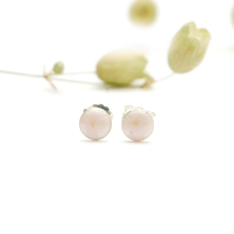 Sterling silver minimalist earrings with light pink pearl resin NIJI 25,00 € Sterling silver minimalist earrings with light pink pearl resin NIJI 25,00 €