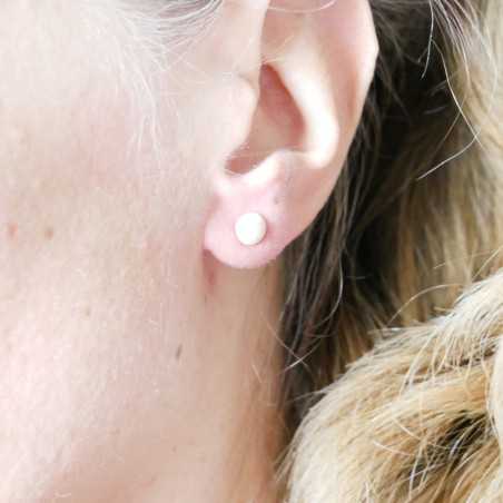 Sterling silver minimalist earrings with light pink pearl resin NIJI 25,00 €