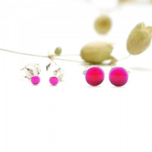 Minimalistische kleine Sterling Silber Ohrringe mit Fuchsia Pink Harz NIJI 25,00 €