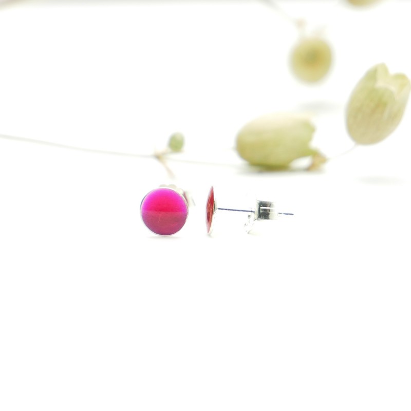 Sterling silver minimalist earrings with fuchsia pink resin NIJI 25,00 € Sterling silver minimalist earrings with fuchsia pink resin NIJI 25,00 €