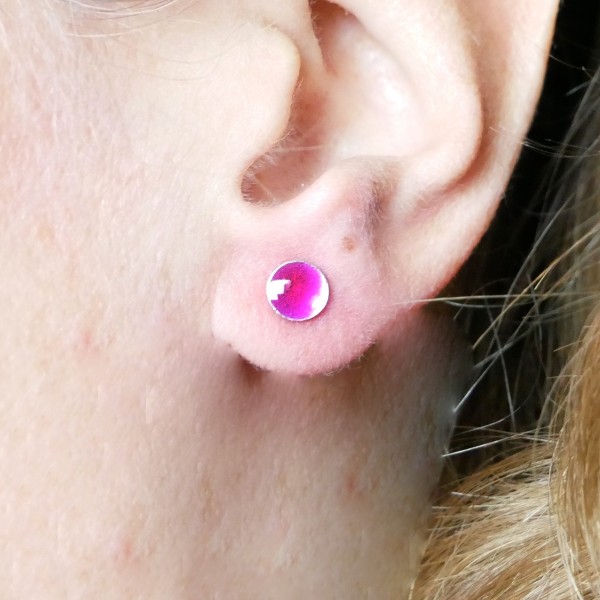 Sterling silver minimalist earrings with fuchsia pink resin NIJI 25,00 €