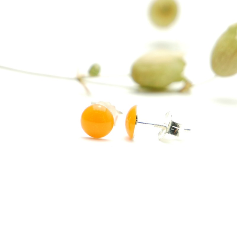 Sterling silver minimalist earrings with fluorescent orange resin NIJI 25,00 € Sterling silver minimalist earrings with fluorescent orange resin NIJI 25,00 €