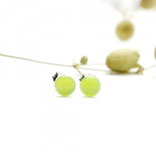 Sterling silver minimalist earrings with fluorescent yellow resin NIJI 25,00 €