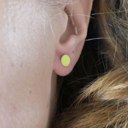 Minimalistische kleine Sterling Silber Ohrringe mit fluoreszierendes Gelbes Harz NIJI 25,00 €