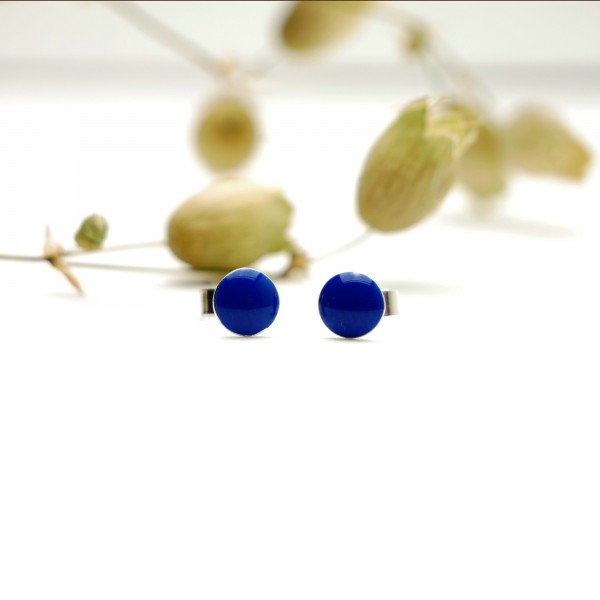 Sterling silver minimalist earrings with periwinkle blue resin NIJI 25,00 €