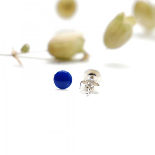Minimalistische kleine Sterling Silber Ohrringe mit Immergrün blaues Harz NIJI 25,00 €