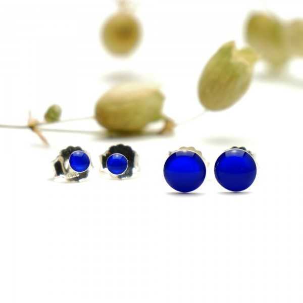 Sterling silver minimalist earrings with electric blue resin NIJI 25,00 €