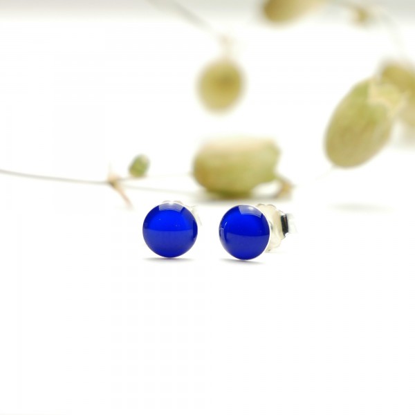 Boucles d'oreilles puces en argent massif 925/1000 et résine bleu électrique collection Niji NIJI 25,00 €