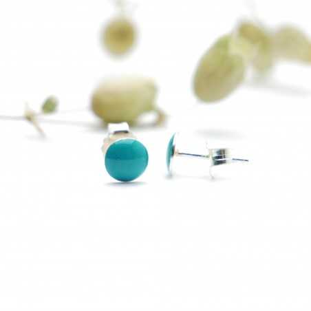 Boucles d'oreilles puces minimalistes en argent 925 et résine turquoises made in France pour femme
