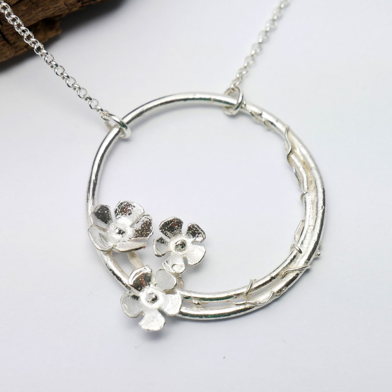 Sterling silver Sakura flower adjustable necklace Desiree Schmidt Paris Sakura 77,00 € Sterling silver Sakura flower adjustable necklace Desiree Schmidt Paris Sakura 77,00 €