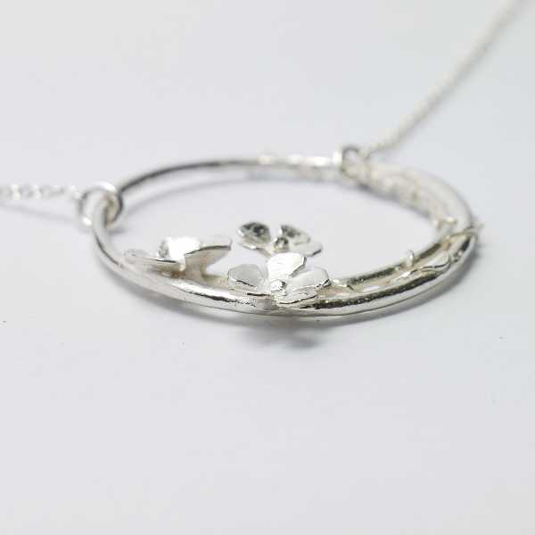 fine Sakura flower necklace in sterling silver 925 made in France Desiree Schmidt Paris Sakura 77,00 €