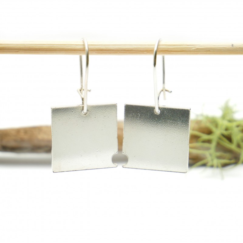 Boucles d'oreilles carrées Bulles pendantes en argent 925/1000 Bulles 75,00 € Boucles d'oreilles carrées Bulles pendantes en argent 925/1000 Bulles 75,00 €