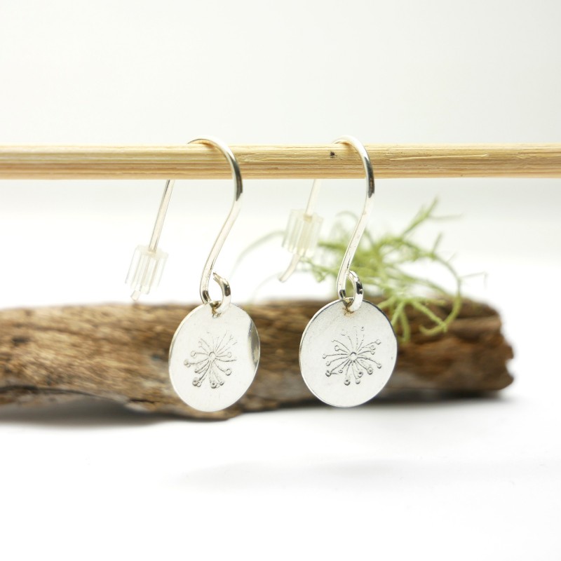 Boucles d'oreille pendantes en argent 925/1000 minimalistes motif drosea Boucles d'oreilles 27,00 € Boucles d'oreille pendantes en argent 925/1000 minimalistes motif drosea Boucles d'oreilles 27,00 €