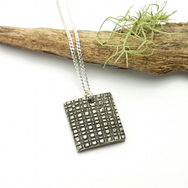 Square pendant on patinated 925/1000 sterling silver chain Home 65,00 €