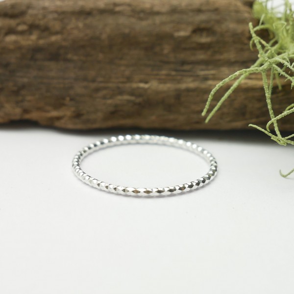 Minimalistischer facettierter 925/1000 Silberring stapelbarer Ring Startseite 20,00 €