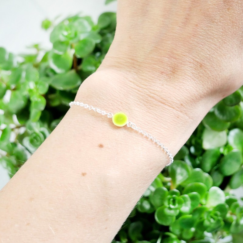 Bracelet en argent massif 925/1000 et résine jaune fluorescent longueur réglable Desiree Schmidt Paris Accueil 25,00 € Bracelet en argent massif 925/1000 et résine jaune fluorescent longueur réglable Desiree Schmidt Paris Accueil 25,00 €