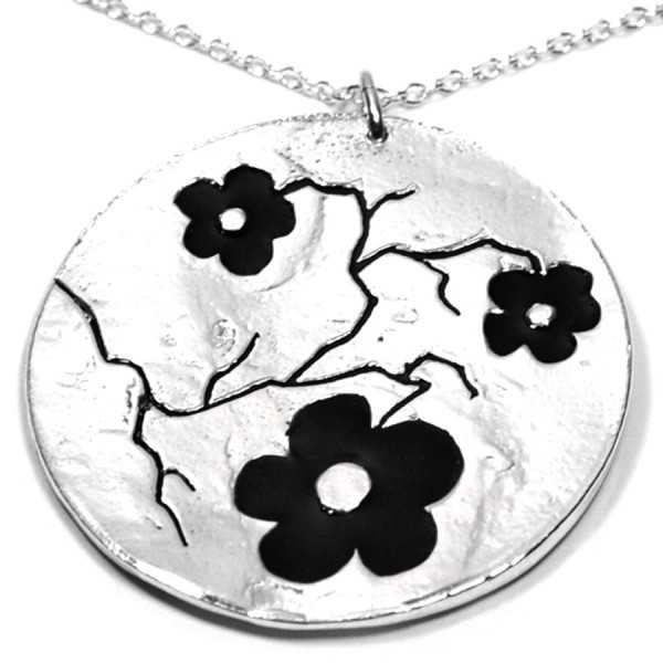 Grosser Sakura-Anhänger an 925er Silberkette made in France Desiree Schmidt Paris Kirschblumen 107,00 €