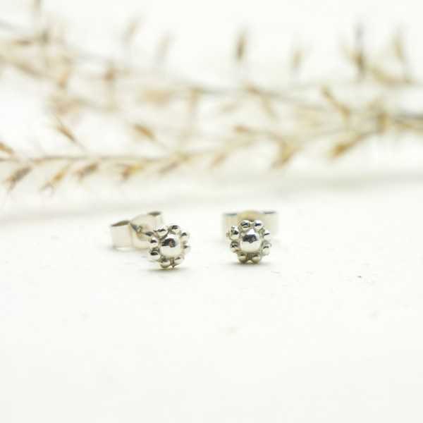 Boucles d'oreilles puces en argent 925 fleurs minimalistes