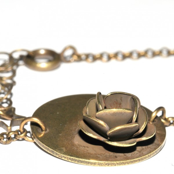 Rose rundes Armband mit roter Perle in gealterter Bronze Rose 35,00 €