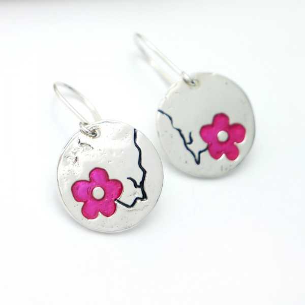 Boucles d'oreilles pendantes créateur fuchsia Fleur de Cerisier en argent 925