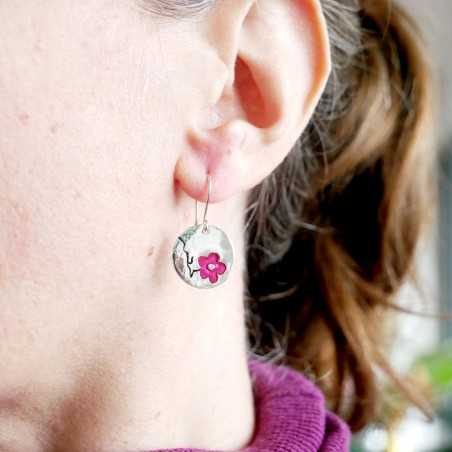 Boucles d'oreilles pendantes rose fuchsia Fleur de Cerisier en argent 925 faites main en France