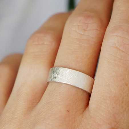 Breiter Sandgestrahlter Ring aus recyceltes 925er Silber für Damen und Herren