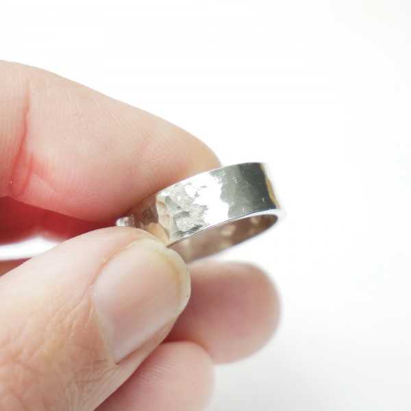 Breiter Gehämmerter Ring aus recyceltes 925er Silber für Damen und Herren