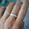 Gebürsteter Hochzeitsring aus recyceltes 925er Silber für Damen und Herren