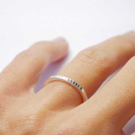 Minimalistischer Gestreifter Sterlingsilber dünner stapelbarer Ring