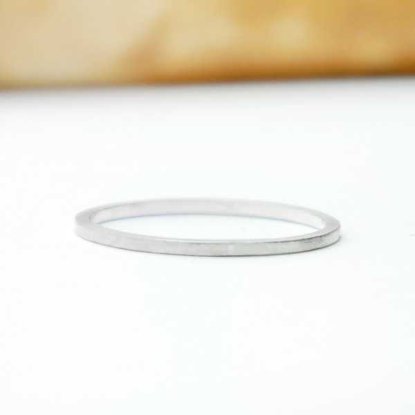 Gebürsteter dünner stapelbarer ring aus recyceltes 925er Silber für Damen und Herren