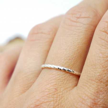 Sterlingsilber Stapelbarer minimalistischer verdrehter Ring