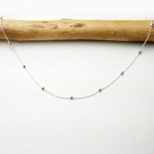 Short thin choker chain in minimalist recycled 925 silver with small alternating beads