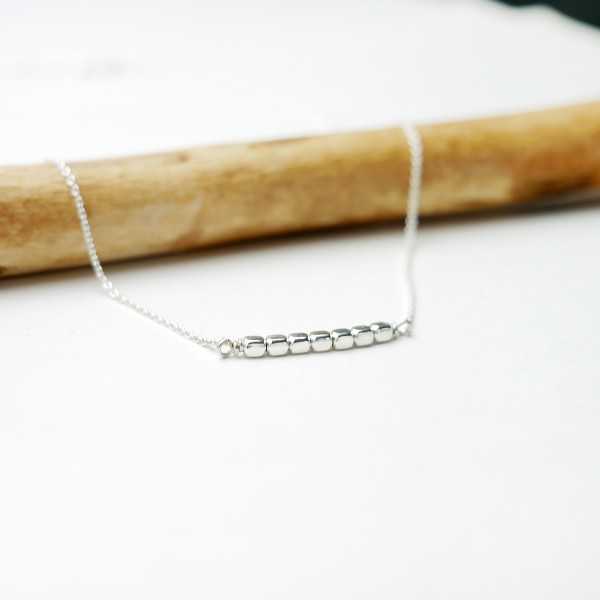 Minimalistische dünne Choker-Halskette aus recyceltem 925er Silber mit zarten quadratischen Perlen