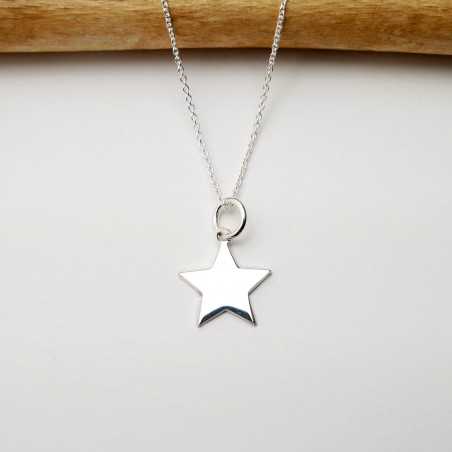 Petit pendentif étoile sur chaine fine ras de cou en argent 925 recyclé minimaliste made in France