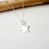 Petit pendentif étoile sur chaine fine ras de cou en argent 925 recyclé minimaliste