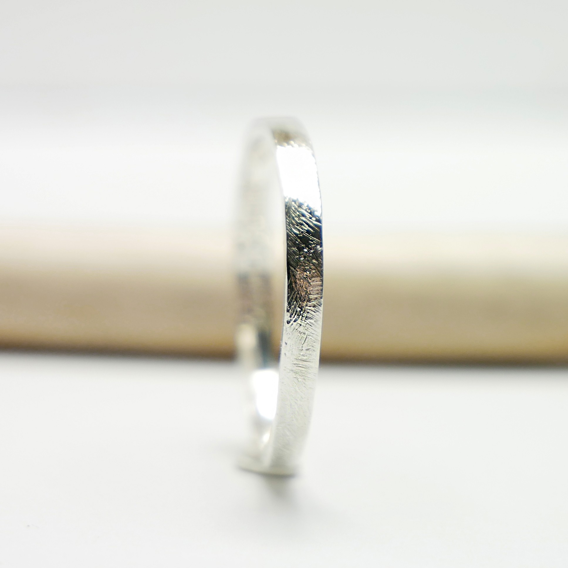 Quel Doigt Porter Son Alliance Autour Du Cou Alliance Empilable